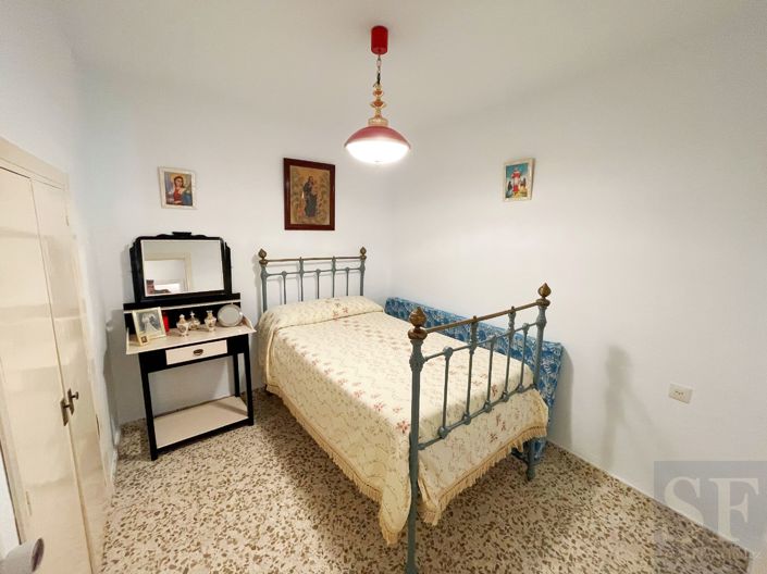 Image No.10-4 Bed Townhouse for sale