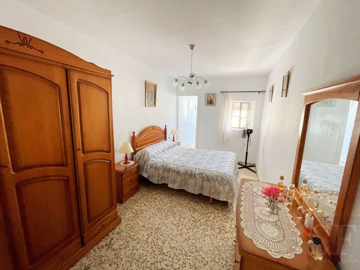 Image No.11-4 Bed Townhouse for sale