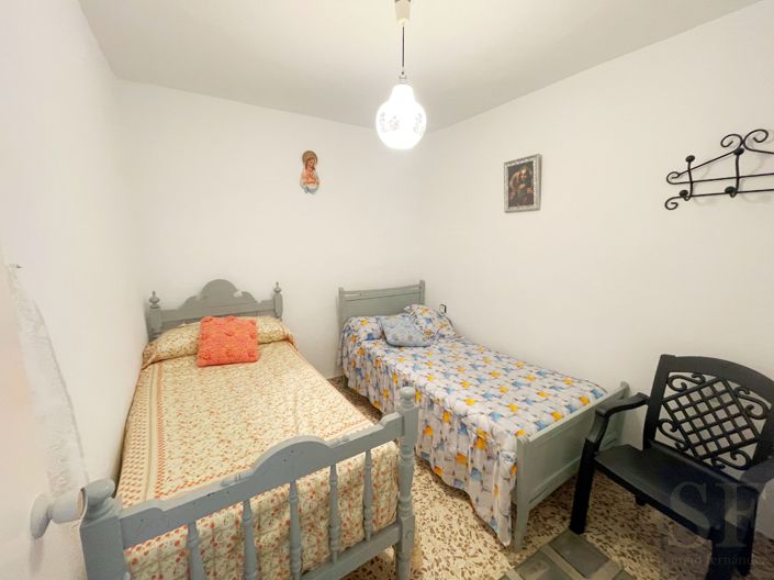 Image No.12-4 Bed Townhouse for sale