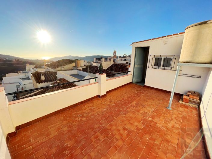 Image No.14-4 Bed Townhouse for sale