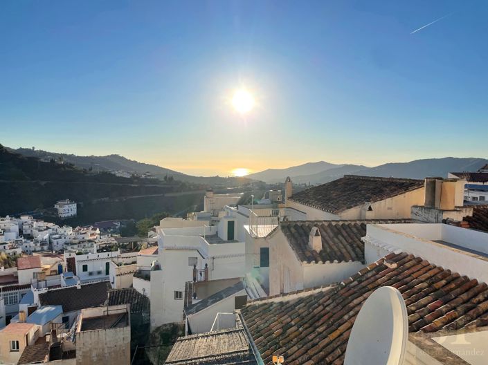 Image No.17-4 Bed Townhouse for sale