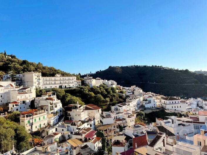 Image No.18-4 Bed Townhouse for sale