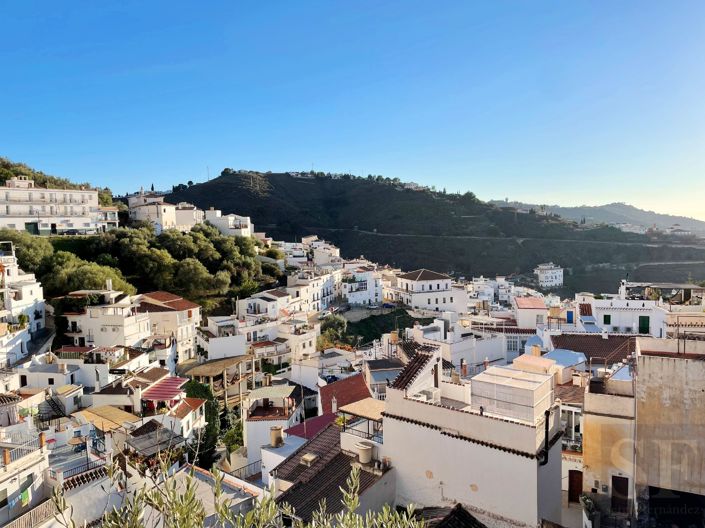 Image No.19-4 Bed Townhouse for sale