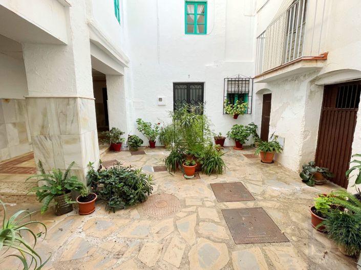 Image No.20-4 Bed Townhouse for sale
