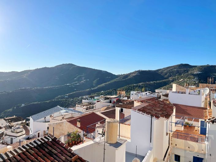 Image No.17-3 Bed Townhouse for sale