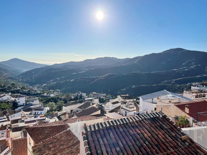 Image No.19-3 Bed Townhouse for sale