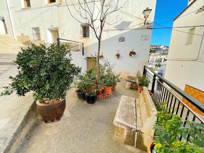 Image No.20-3 Bed Townhouse for sale