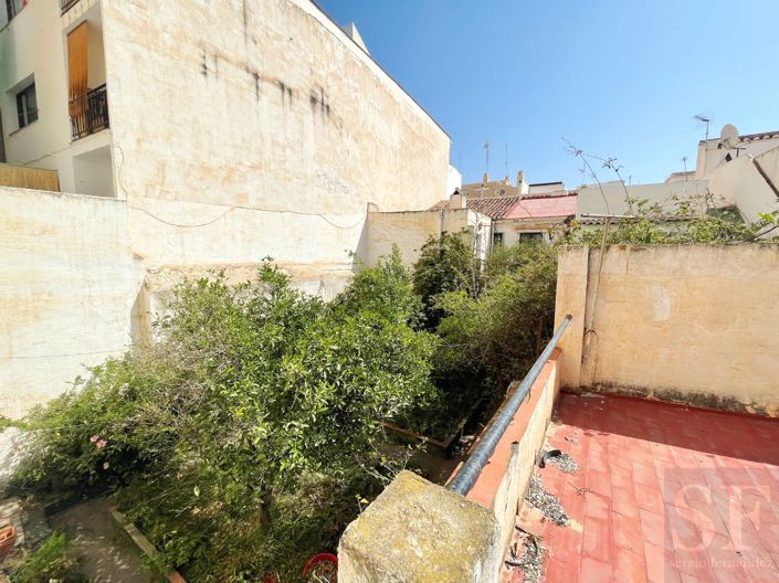 Image No.16-6 Bed Townhouse for sale