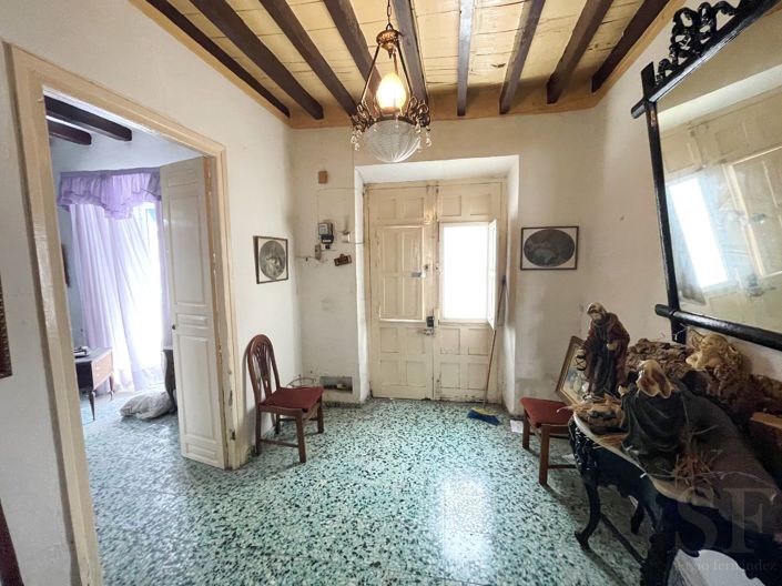 Image No.2-6 Bed Townhouse for sale