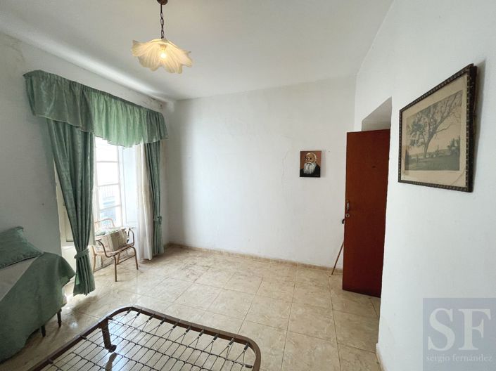 Image No.6-6 Bed Townhouse for sale