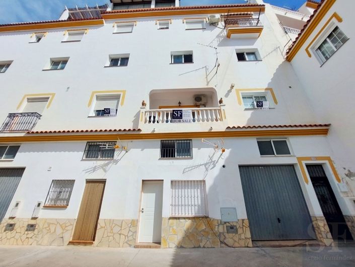 Image No.1-4 Bed Townhouse for sale