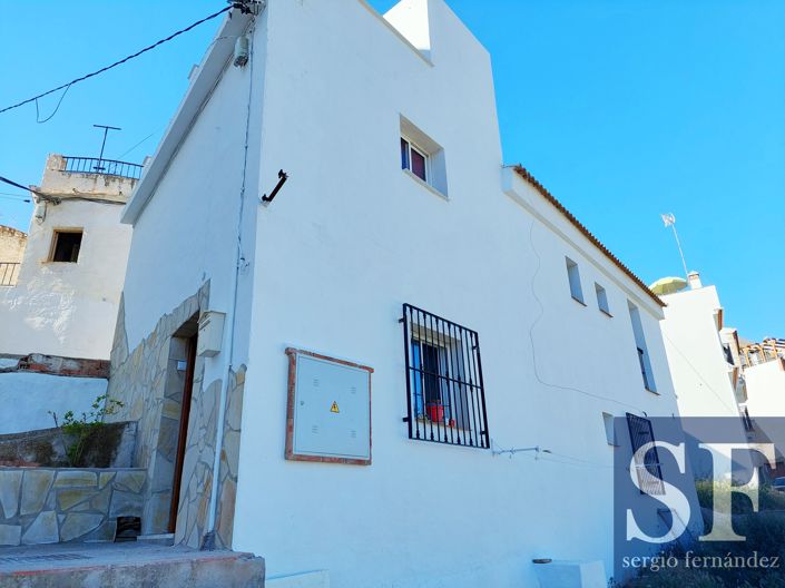 Image No.1-4 Bed Townhouse for sale