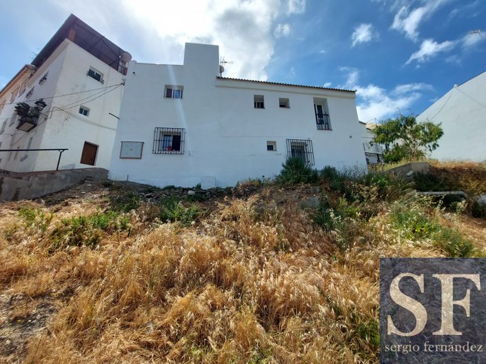 Image No.20-4 Bed Townhouse for sale