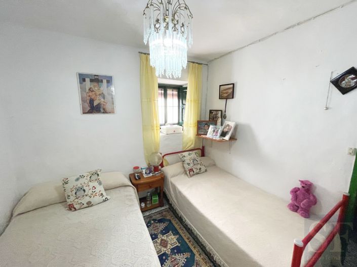 Image No.8-2 Bed Townhouse for sale