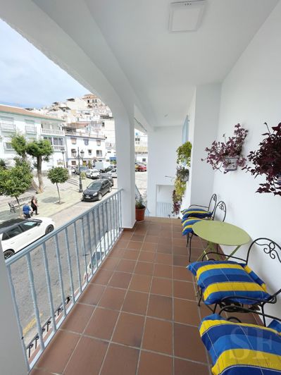 Image No.16-2 Bed Townhouse for sale