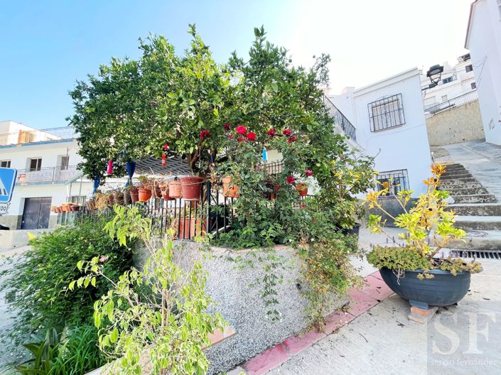 Image No.1-3 Bed Townhouse for sale