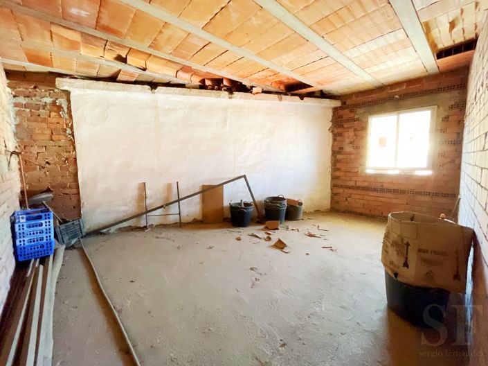 Image No.10-3 Bed Townhouse for sale