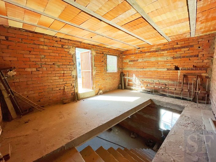 Image No.12-3 Bed Townhouse for sale