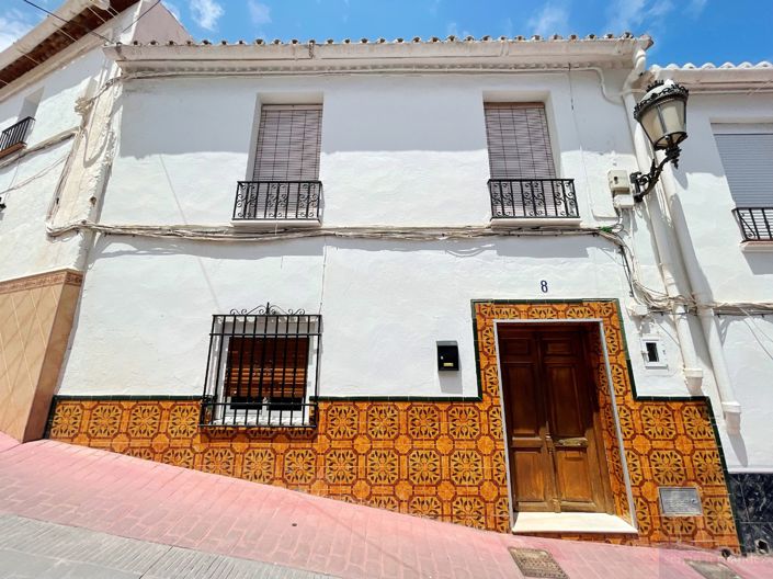 Image No.1-4 Bed Townhouse for sale