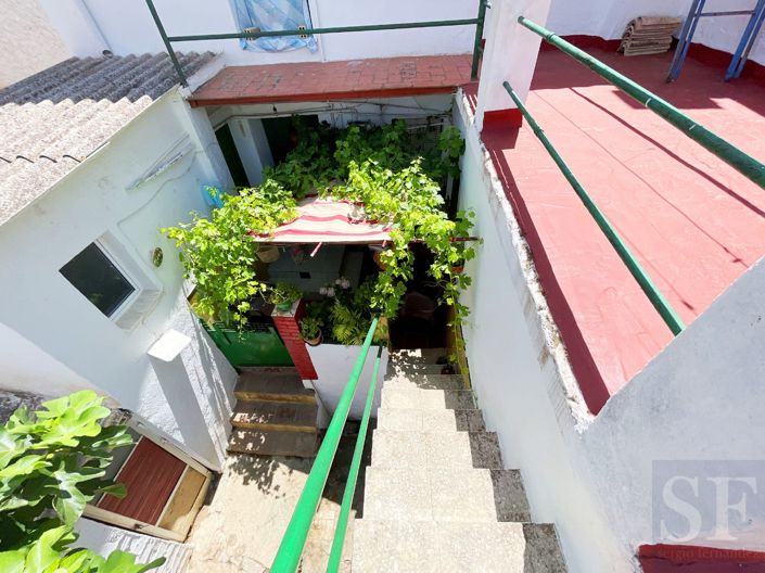 Image No.18-4 Bed Townhouse for sale