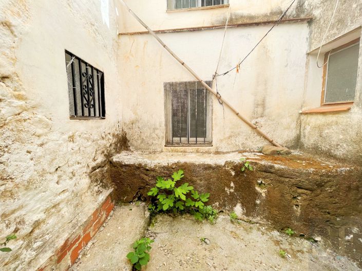 Image No.13-3 Bed Townhouse for sale