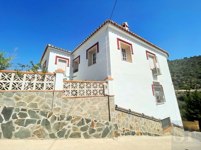 Image No.17-3 Bed Townhouse for sale