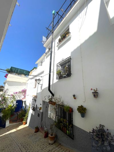 Image No.2-2 Bed Townhouse for sale