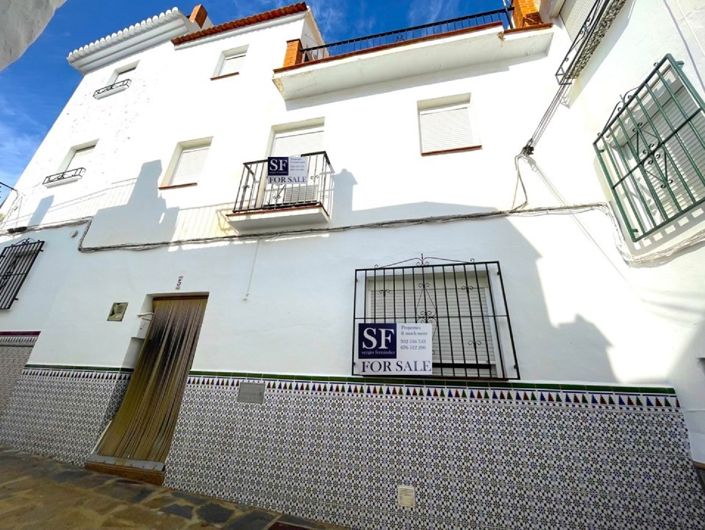 Image No.1-3 Bed Townhouse for sale