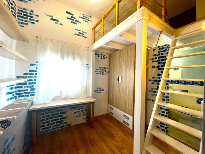 Image No.12-5 Bed Townhouse for sale