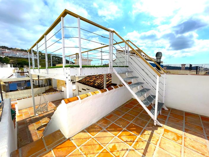 Image No.16-5 Bed Townhouse for sale