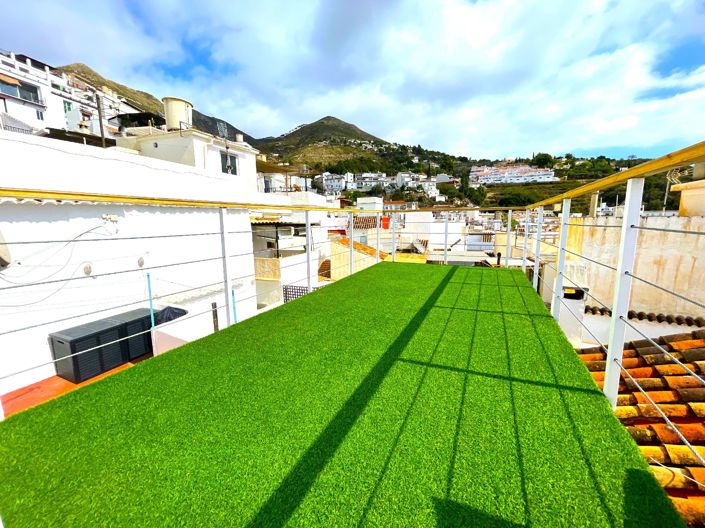 Image No.17-5 Bed Townhouse for sale