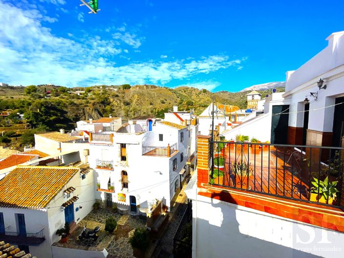 Image No.17-4 Bed Townhouse for sale