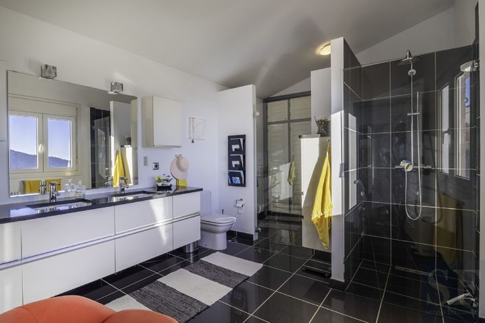 Image No.10-5 Bed Villa for sale