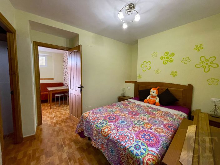 Image No.18-7 Bed Townhouse for sale