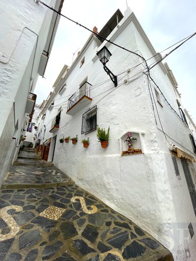 Image No.1-3 Bed Townhouse for sale