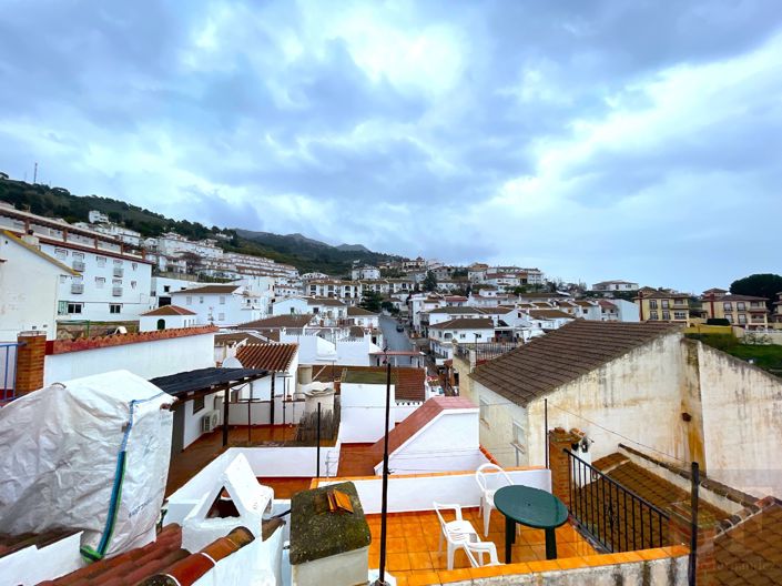 Image No.16-3 Bed Townhouse for sale