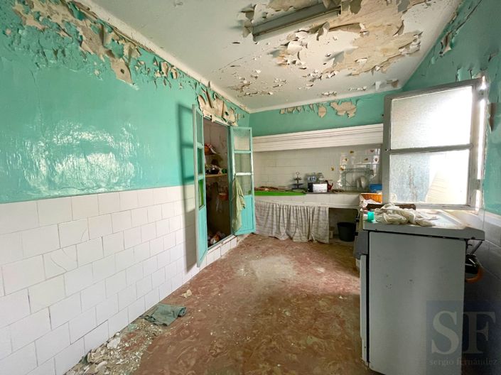 Image No.9-18 Bed Townhouse for sale