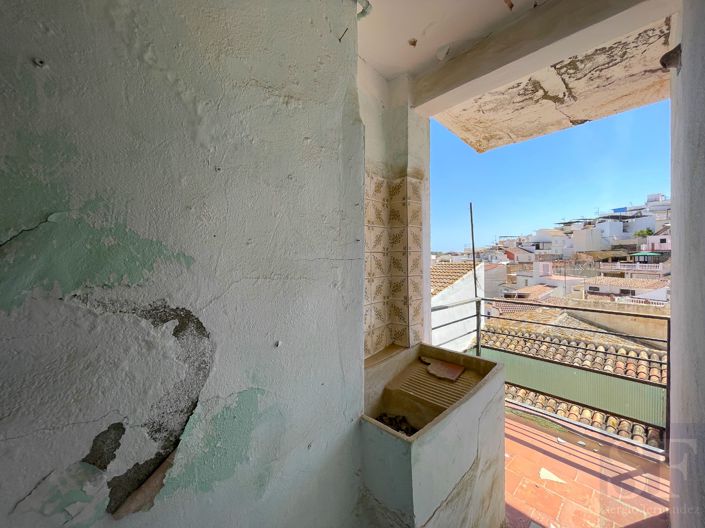 Image No.17-18 Bed Townhouse for sale