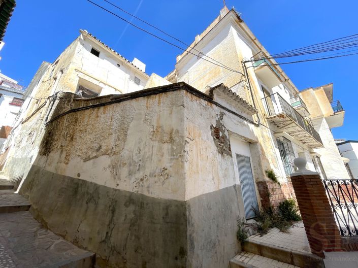 Image No.2-18 Bed Townhouse for sale