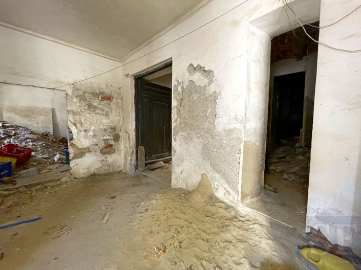 Image No.5-18 Bed Townhouse for sale