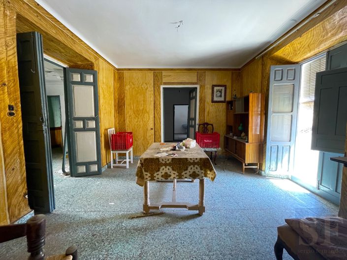 Image No.8-18 Bed Townhouse for sale