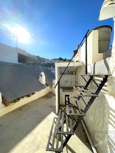 Image No.15-3 Bed Townhouse for sale