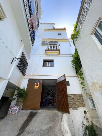 Image No.16-2 Bed Townhouse for sale