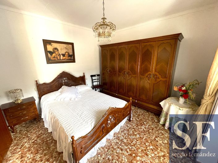 Image No.10-5 Bed Townhouse for sale