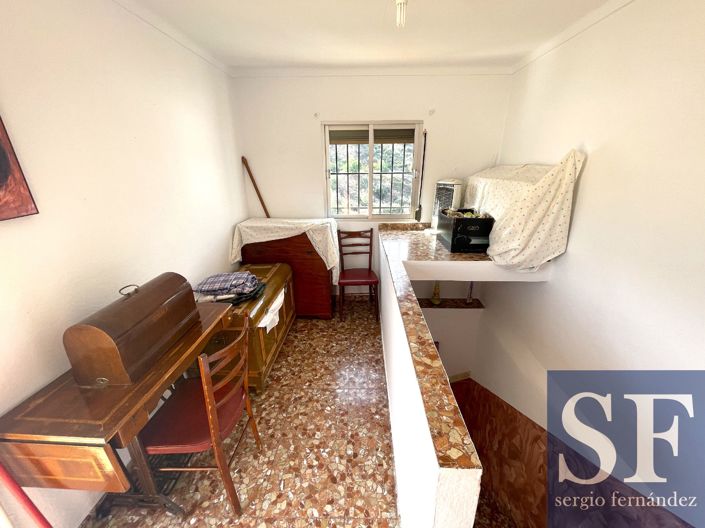 Image No.19-5 Bed Townhouse for sale