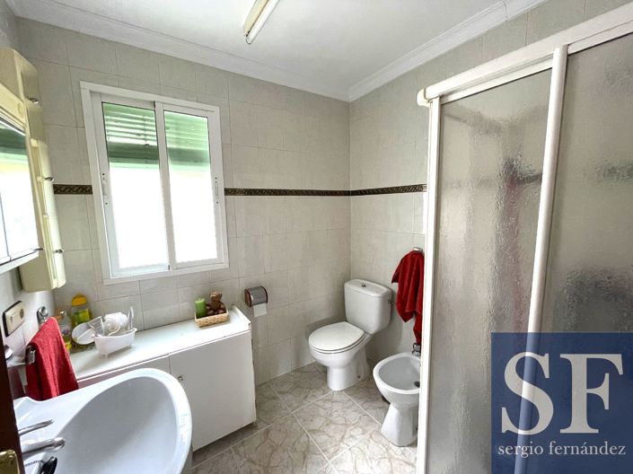 Image No.10-8 Bed Townhouse for sale