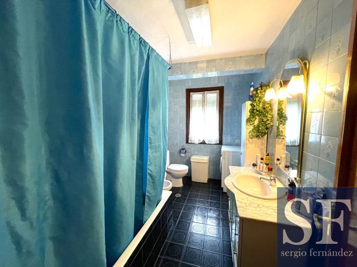 Image No.11-8 Bed Townhouse for sale