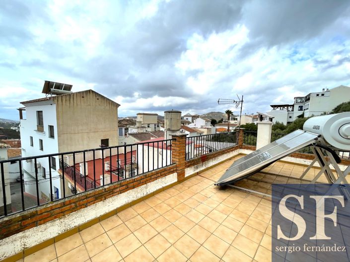 Image No.13-8 Bed Townhouse for sale