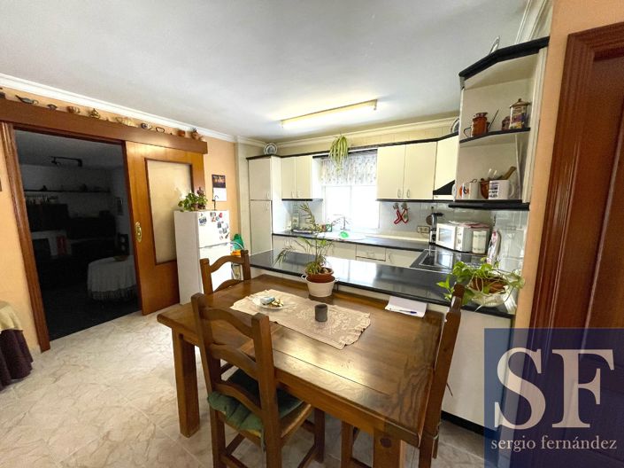 Image No.3-8 Bed Townhouse for sale