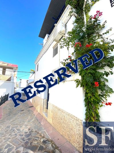 Image No.1-4 Bed Townhouse for sale